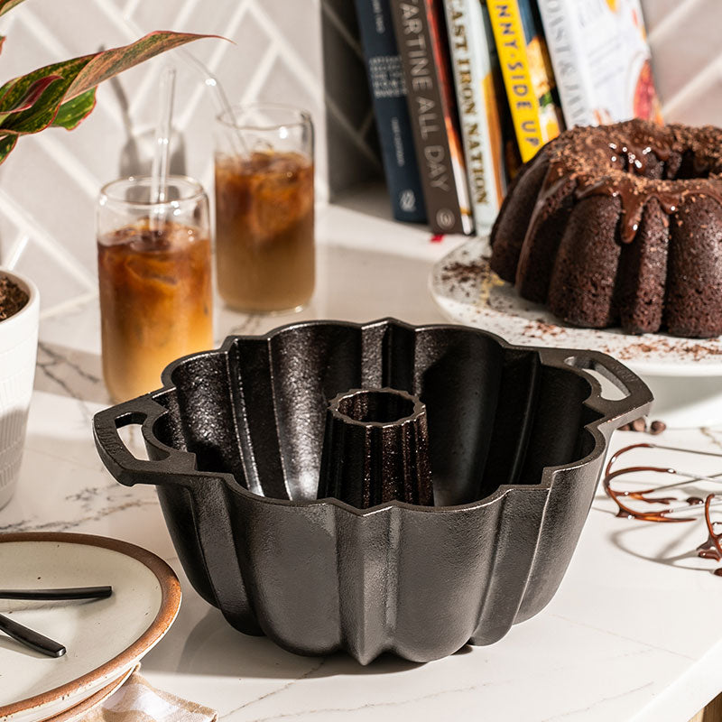Seasoned Cast Iron Fluted Cake Pan | Kitchen Starter Bundle