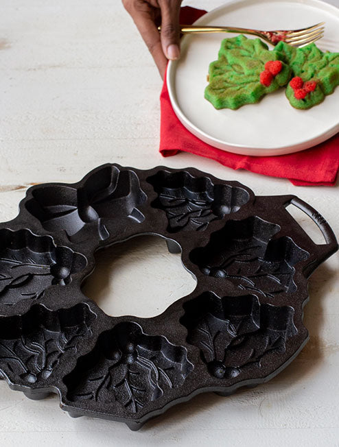 Seasoned Cast Iron Holiday Wreath Pan | Kitchen Starter Bundle